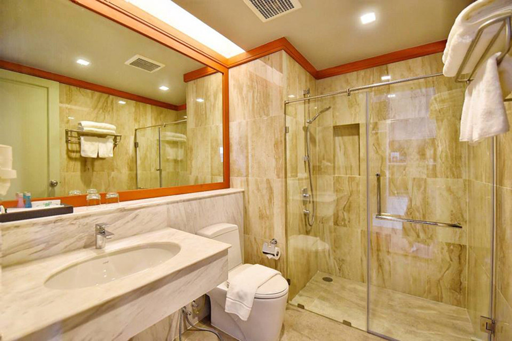 ห้องพักดีลักซ์ : ปลากาญจน์ รีสอร์ท ที่พักกาญจนบุรี