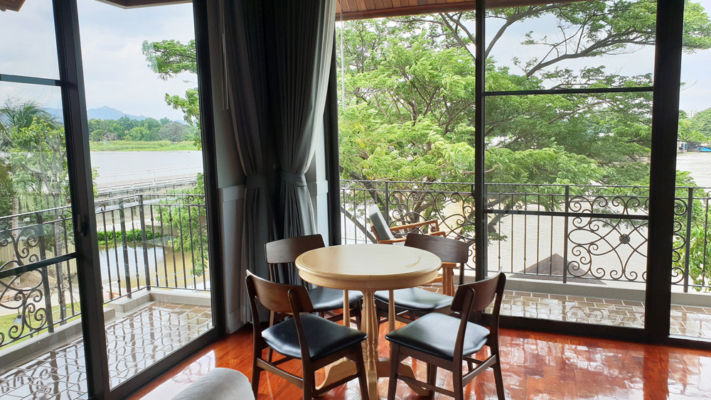 ห้องพักดีลักซ์ : ปลากาญจน์ รีสอร์ท ที่พักกาญจนบุรี