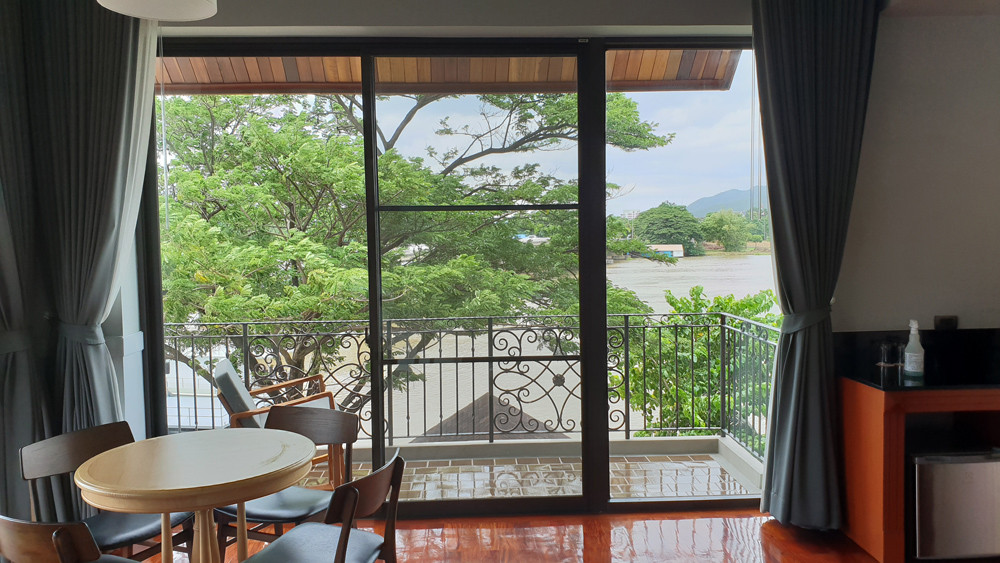 ห้องพักดีลักซ์ : ปลากาญจน์ รีสอร์ท ที่พักกาญจนบุรี